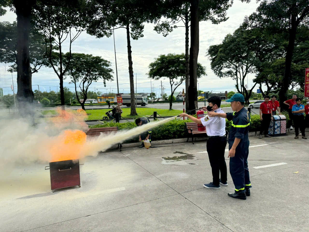 Cách sử dụng bình chữa cháy đúng cách trong 10 giây