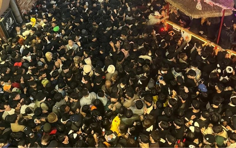 Cách Tự Bảo Vệ Bản Thân Khi Xảy Ra Sự Cố Chen Lấn, Dẫm Đạp